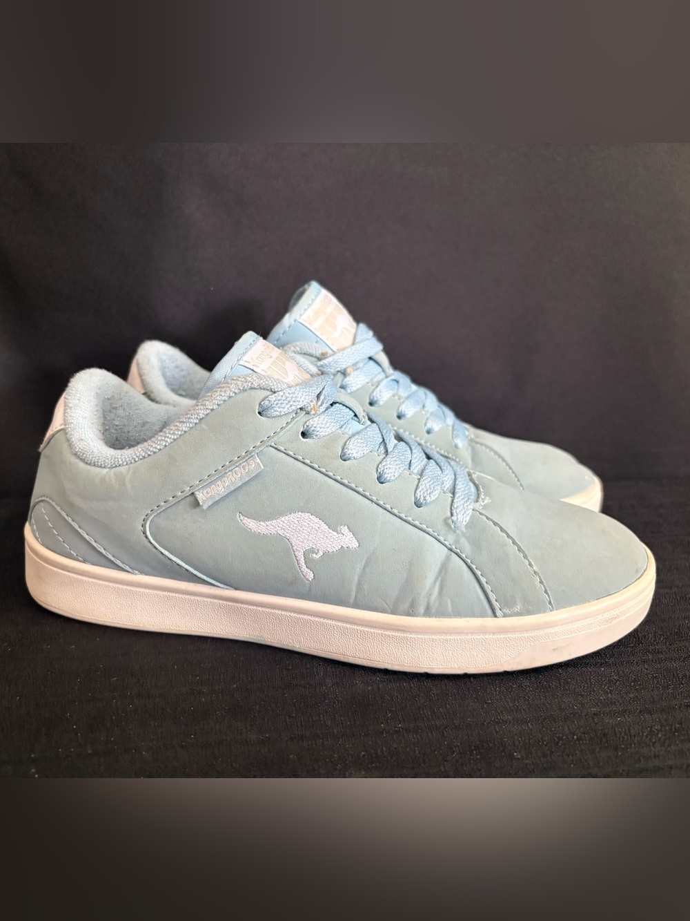Women’s light blue KangaROOS low-top sneakers size 6 (need little cleaning)